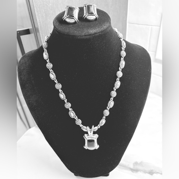 Avon Jewelry - VTG Avon Textured Chain Necklace Set Black Pendant Removable Silver 2003 NIB 129